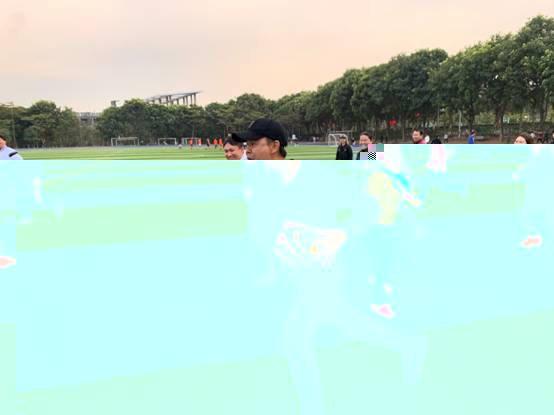 圖片包含 草, 天空, 戶外, 人員描述已自動生成